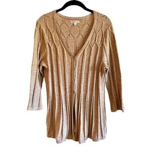 CROFT & BARROW, LIGHTWEIGHT, LONGER LENGTH SWEATER. 4 BUTTON CLOSURE. SIZE L